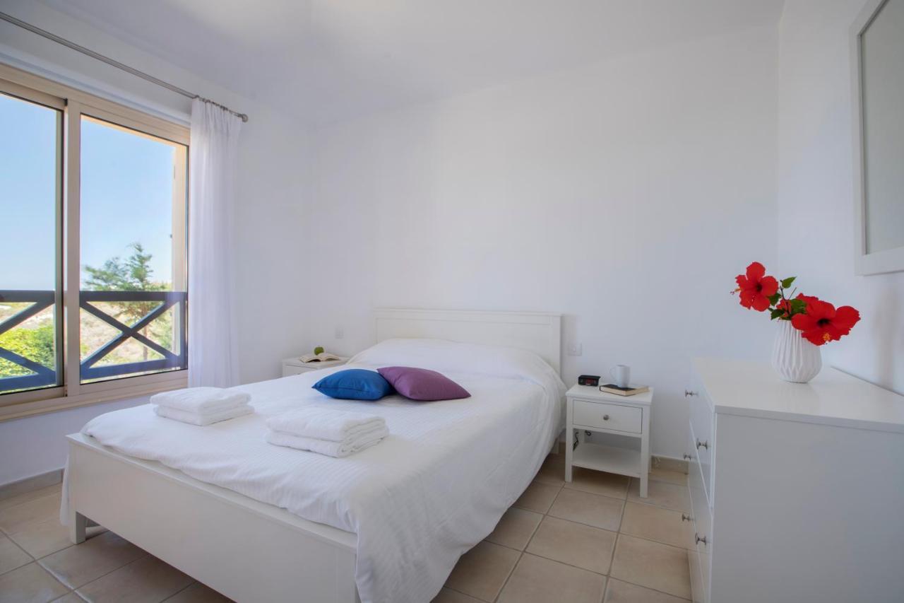 Resitour - Perneri Four Bedroom Villa Paphos Eksteriør bilde