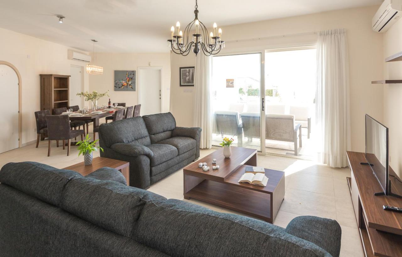 Resitour - Perneri Four Bedroom Villa Paphos Eksteriør bilde